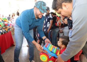 La Caravana Navideña de Sistema DIF Sinaloa llegó a Elota