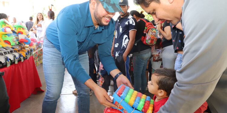La Caravana Navideña de Sistema DIF Sinaloa llegó a Elota