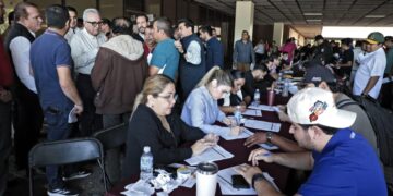 Entrega el Gobernador Rocha apoyos directos a músicos de Culiacán y Navolato