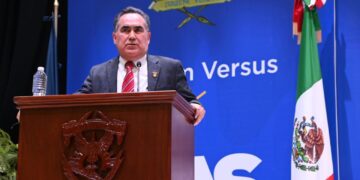 Como muestra de voluntad y respeto con las autoridades federales y estatales en la mesa de diálogo, el H. Consejo Universitario aprueba la Reforma hecha a la Ley Orgánica de la UAS y se retiren los amparos