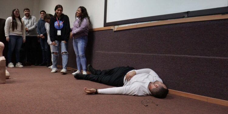Estudiantes de la Facultad de Enfermería de la UAS participaron en el Curso de Instructores en Primera Respuesta, para atender y manejar urgencias