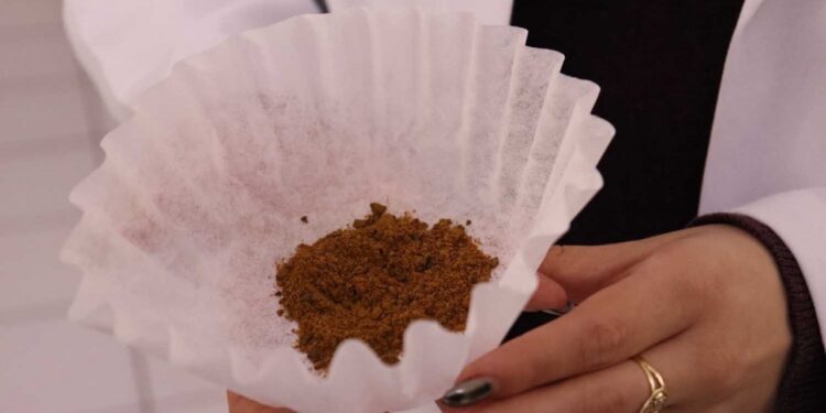 Maestranda de la UAS busca desarrollar una bebida optimizada de café y orujo de oliva para confirmar los efectos combinados de ambos