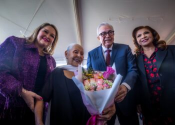 Martha Salazar, embajadora del valor, la cultura y la fortaleza de la mujer sinaloense: Rocha Moya al entregar el premio “Agustina Ramírez” a la reconocida actriz