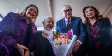 Martha Salazar, embajadora del valor, la cultura y la fortaleza de la mujer sinaloense: Rocha Moya al entregar el premio “Agustina Ramírez” a la reconocida actriz