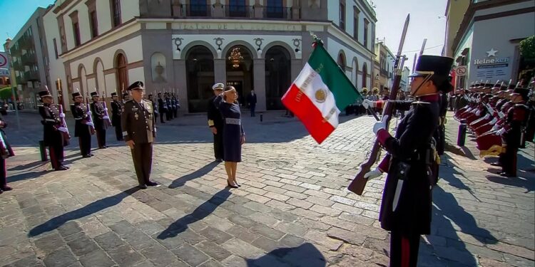 Acompaña Rocha a la presidenta Claudia Sheinbaum a la conmemoración del 108 Aniversario de la Constitución de México, en Querétaro