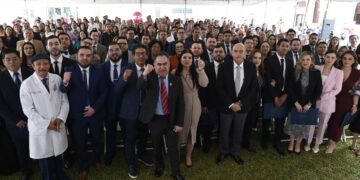 Con el orgullo de haberse formado en la UAS, egresan 54 médicos de 15 especialidades del Centro de Investigación y Docencia en Ciencias de la Salud (CIDOCS)