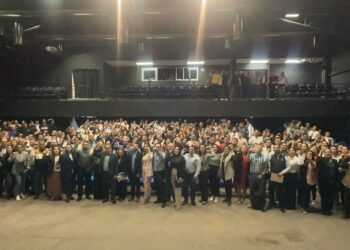 Con un llamado a fortalecer la unidad y concentrarse en las funciones sustantivas de la UAS, el Rector Jesús Madueña entregó 183 titularidades a docentes de la Unidad Regional Norte
