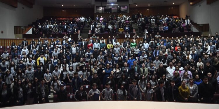 ¡Gran logro académico! Se gradúan 170 estudiantes del Programa Infantil Sabatino de Inglés del Centro de Estudio de Idiomas de la UAS