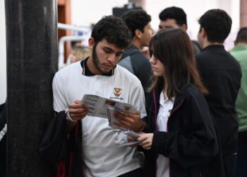 Estudiantes ponderan la pertinencia de la Muestra Profesiográfica UAS 2025 para que, de joven a joven, puedan conocer la oferta educativa