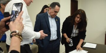 Jesús Madueña solicita formalmente ante la Secretaría del H. Consejo Universitario su deseo de reelegirse para continuar un periodo más al frente de la UAS