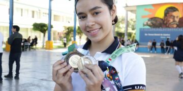 Renata, alumna de la Preparatoria Emiliano Zapata, formará parte de la Selección de Karate México que participará en Colombia durante abril