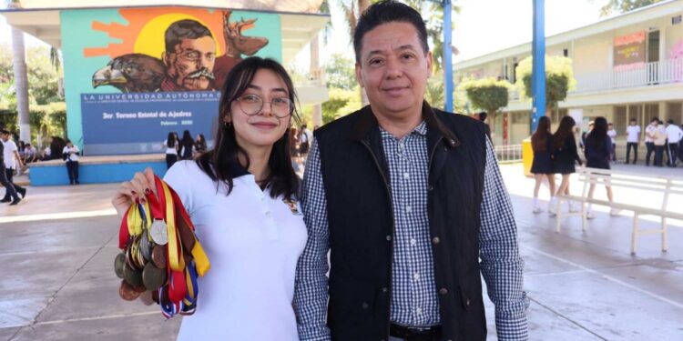 Seleccionan a alumna de la Preparatoria Emiliano Zapata de la UAS para representar a México en la Olimpiada Europea Femenil de Matemáticas en Kosovo