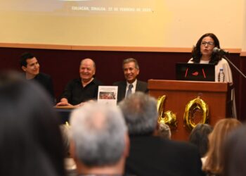 La Facultad de Ciencias Químico Biológicas de la UAS devela placa por el 40 aniversario de la Generación 1979-1984 de la Licenciatura en Ingeniería Bioquímica