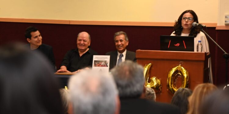 La Facultad de Ciencias Químico Biológicas de la UAS devela placa por el 40 aniversario de la Generación 1979-1984 de la Licenciatura en Ingeniería Bioquímica