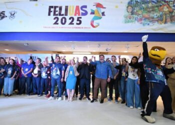 Con gran éxito culminó la FELIUAS en su edición 2025; cerró las actividades el connotado escritor Élmer Mendoza