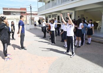 Lleva la Unidad de Bienestar Universitario el programa “Nutre-Muévete-Atrévete” a la Preparatoria Hermanos Flores Magón