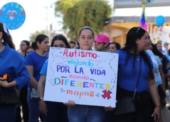 Marchan por el Día Mundial de la Concienciación sobre el Autismo