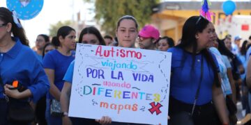 Marchan por el Día Mundial de la Concienciación sobre el Autismo