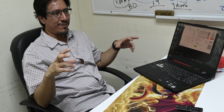 Estudiantes e investigadores de la Facultad de Ciencias Físico Matemáticas de la UAS realizan proyecto para aumentar la eficiencia de celdas solares