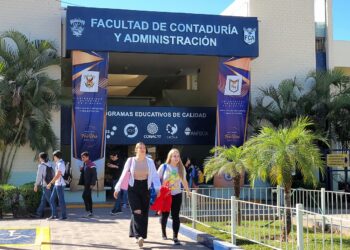 La Licenciatura de Negocios y Comercio Internacional, una de las carreras de alta demanda en la Facultad de Contaduría y Administración de la UAS