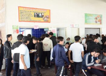 Prohibición de comida chatarra en las escuelas del país ayudará a reducir la problemática de obesidad infantil que enfrenta México, señala especialista