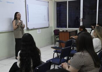 Maestranda de la UAS propone el uso de las cáscaras del camarón para tratar aguas negras, a partir del polisacárido llamado quitosano