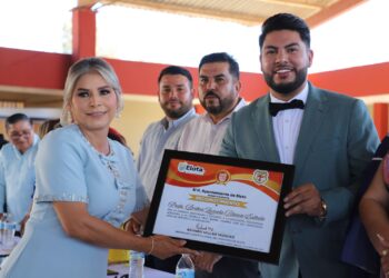 Con una gran fiesta, celebran el Día del Maestro en el municipio de Elota