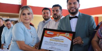 Con una gran fiesta, celebran el Día del Maestro en el municipio de Elota