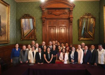 El gobernador Rocha se reunió con la presidenta Claudia Sheinbaum para revisar junto con las y los gobernadores, avances del IMSS Bienestar