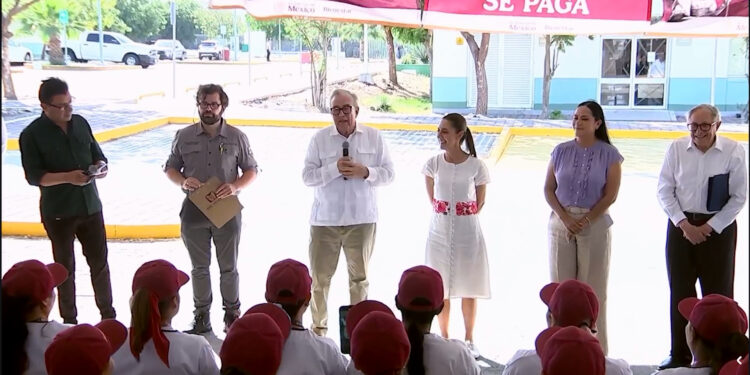 El Gobernador Rocha expresa que la Presidenta Claudia Sheinbaum «es una mujer Universal y de Estado», al recibirla en Mazatlán