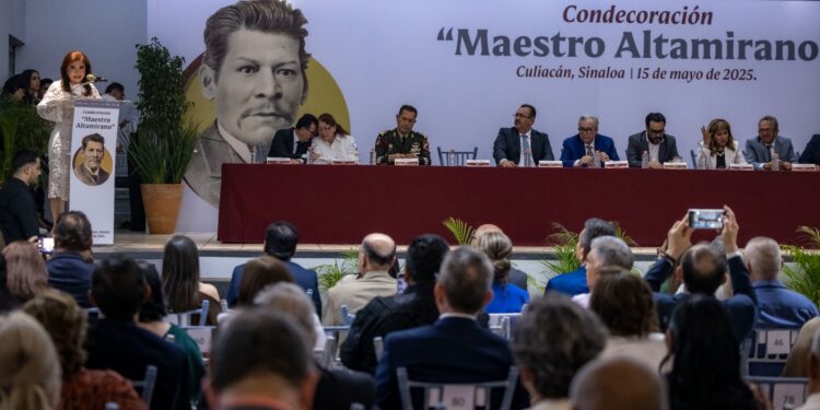 Destaca Rocha Moya que, en Sinaloa, su gobierno dignifica la labor magisterial mejorando salarios, certeza laboral y prestaciones