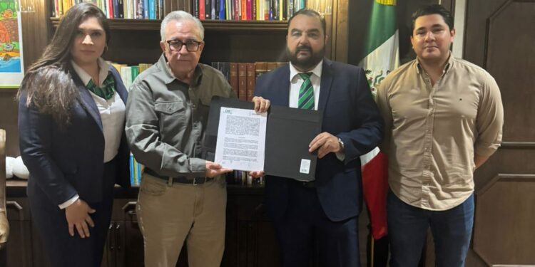 ocha Moya formaliza el convenio con la CFE que garantiza el subsidio de energía eléctrica