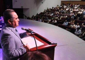 Propiciar el intercambio directo con profesionales del ámbito creativo y técnico, refuerzan el sentido de comunidad entre los jóvenes: Rector Jesús Madueña Molina