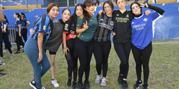 Con entusiasmo y energía la preparatoria Flores Magón culminan la celebración del día del estudiante con Rally Deportivo