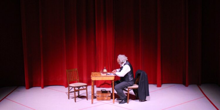 ¡Orgullo Universitario! La UAS reconoce a Rodolfo Arriaga Robles por su trayectoria escénica en más de 50 años