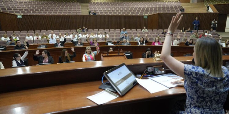 Dan lectura a cuatro iniciativas en Sesión del Congreso, dos a favor de niñas, niños y adolescentes