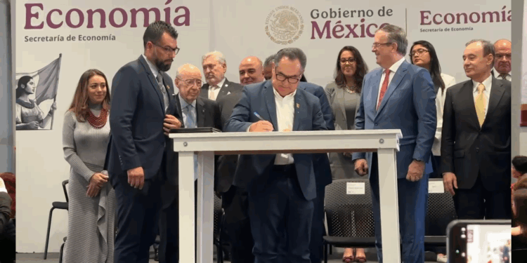 La Universidad Autónoma de Sinaloa a través del Rector Jesús Madueña Molina, firmó el Convenio de Colaboración del