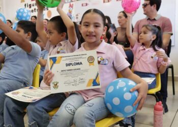 Se gradúan estudiantes del Programa de Inglés para Niños Pequeños (PET) del Centro de Idiomas de la UAS