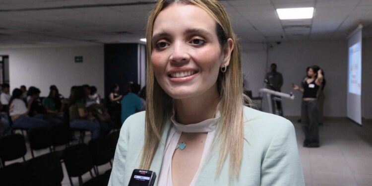 Estudiantes de la UAS que realizarán movilidad nacional e internacional sostienen reunión informativa