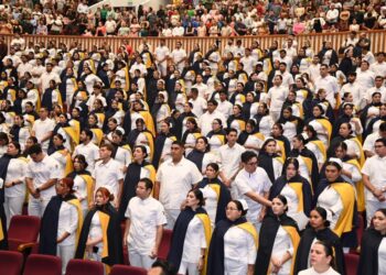 La UAS celebra el egreso de 578 estudiantes de la Facultad de Enfermería, convirtiéndola en la más grande de todo el país por su apertura universal