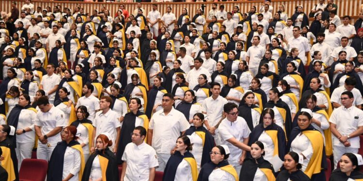 La UAS celebra el egreso de 578 estudiantes de la Facultad de Enfermería, convirtiéndola en la más grande de todo el país por su apertura universal
