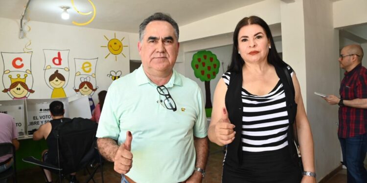 Es obligación como ciudadano cumplir con este deber cívico: Rector de la UAS, doctor Jesús Madueña Molina al emitir su voto