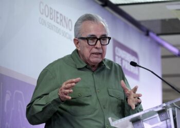 Reconversión de planteles permitirá a cientos de jóvenes sinaloenses estudiar el bachillerato: Rocha Moya