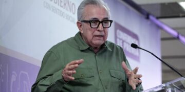 Reconversión de planteles permitirá a cientos de jóvenes sinaloenses estudiar el bachillerato: Rocha Moya