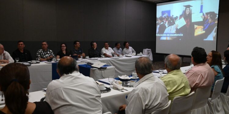 Encabeza la UAS encuentro con Profesionistas de Sinaloa para fortalecer el Plan de Desarrollo Institucional y el Proyecto UAS Visión 2050