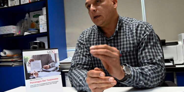 Presentan libro sobre la investigación de la Psicología Forense en el análisis clínico del testigo, visibilizando el papel de ésta en la justicia