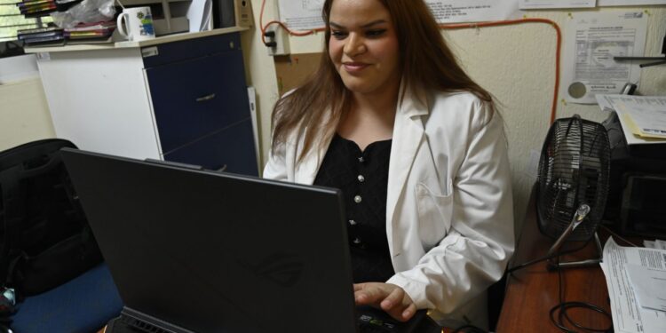 Consumo de ajo en concentraciones elevadas podría representar un riesgo toxicológico, especialmente durante el embarazo, señala investigadora