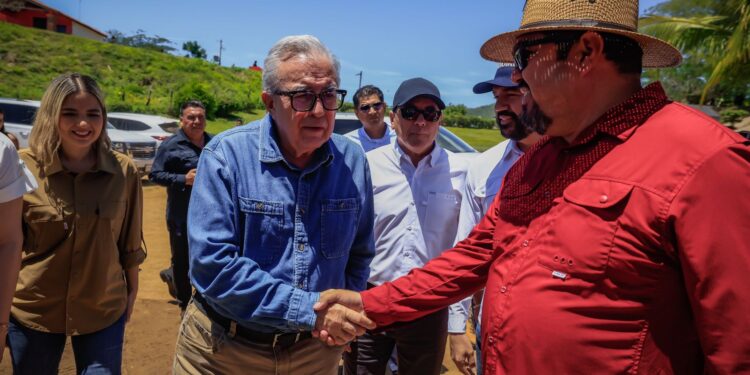 Fortalece gobernador Rubén Rocha en Sinaloa,  pesca comercial y deportiva con 24.5 millones de alevines
