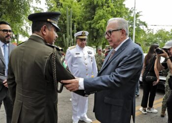 Asiste Gobernador Rocha a toma de protesta de nuevo Comandante de Novena Zona Militar