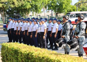 ncabeza secretaria de SEBIDES izamiento por el 214 aniversario de la muerte de Miguel Hidalgo y Costilla
